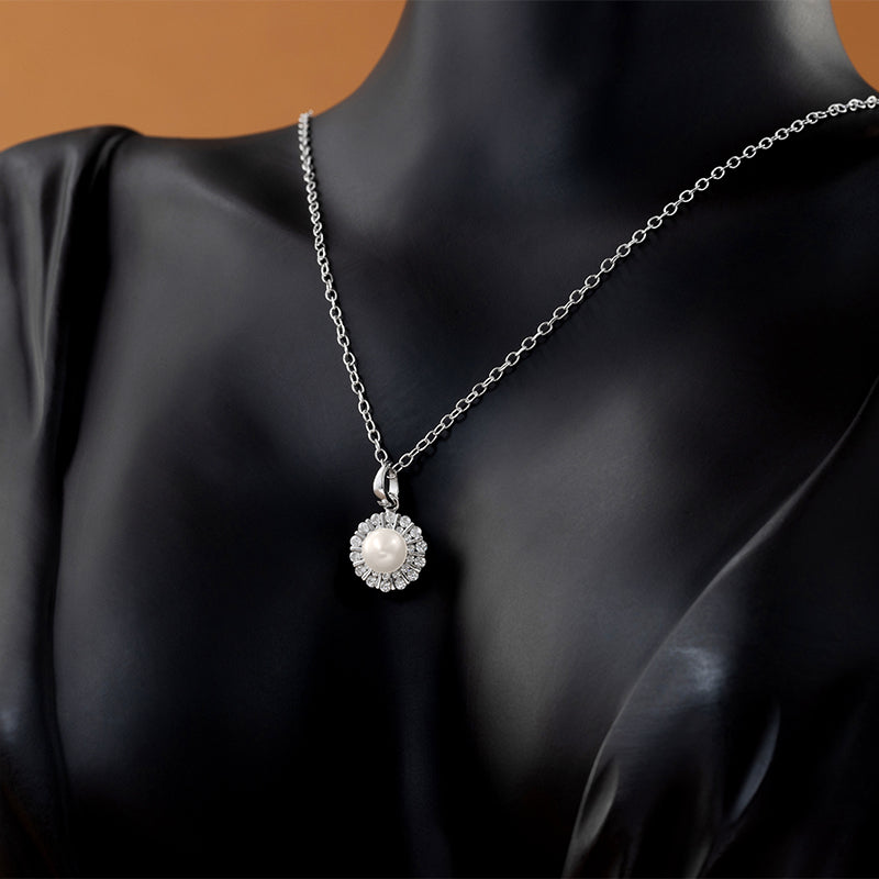 Pearl Pendant With Silver Chain
